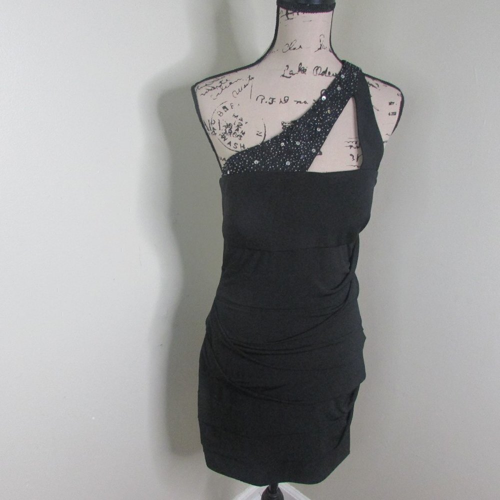 Hailey Logan  Adrianna Papell L Little Black Dress